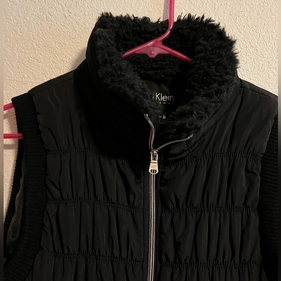 Calvin Klein Faux Fur Puffer Vest Size Medium - Picture 2 of 9